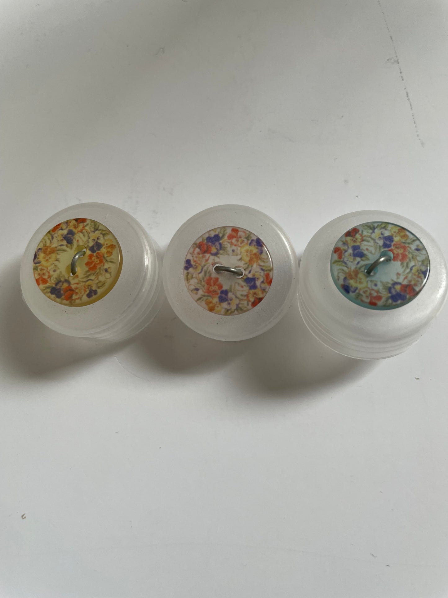 Boutons transparents fleuris 15mm