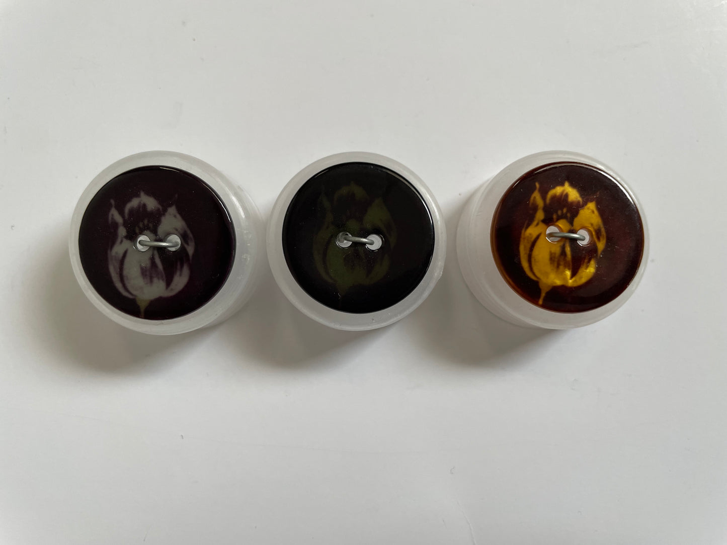 Boutons Rond tulipe 2 trous 23mm
