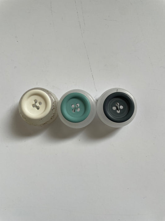 Boutons 4 trous couleur - 18mm